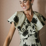 TOP GILDA VOLANTE FLOR NEGRA